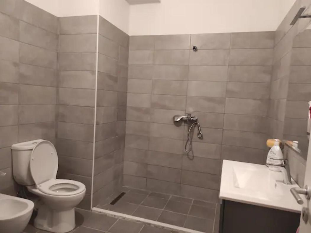 Modern Apartment In Tiranë Luaran gambar